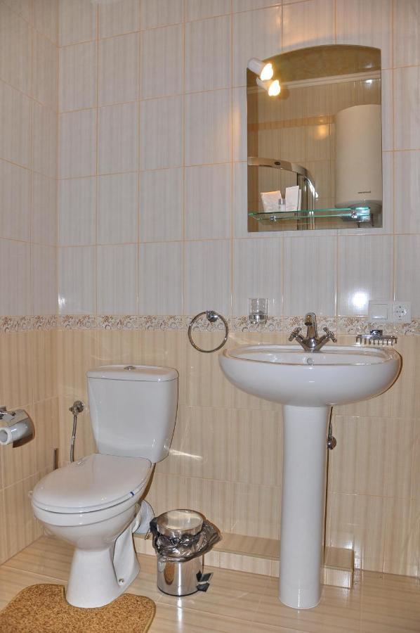 Focus Hotel Khust Værelse billede